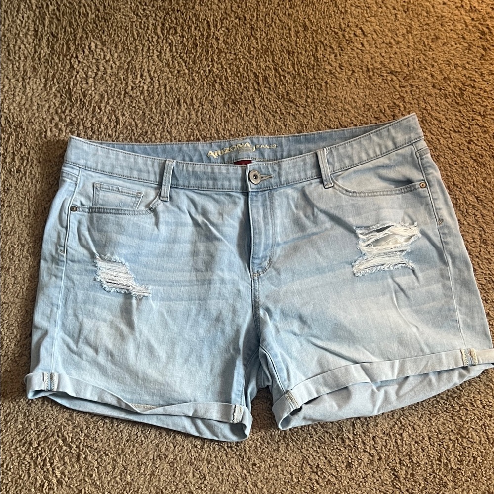 Arizona Jean Co.  Light Wash Jean Shorts. Juniors 18 plus. 3 inch inseam